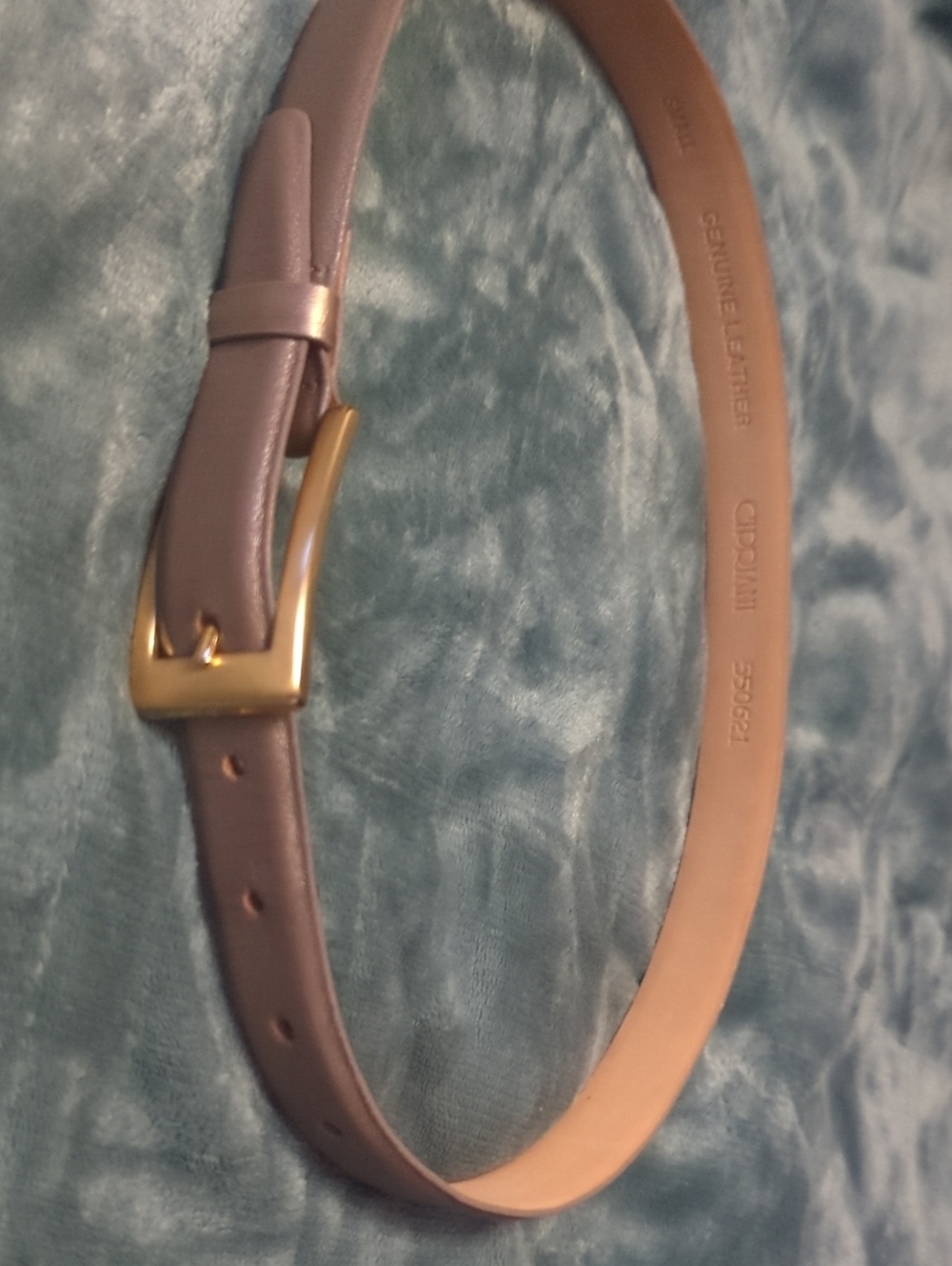 25-Gold Genuine Leather Mauve Belt with Gold Buckle. Small size  Pre-loved